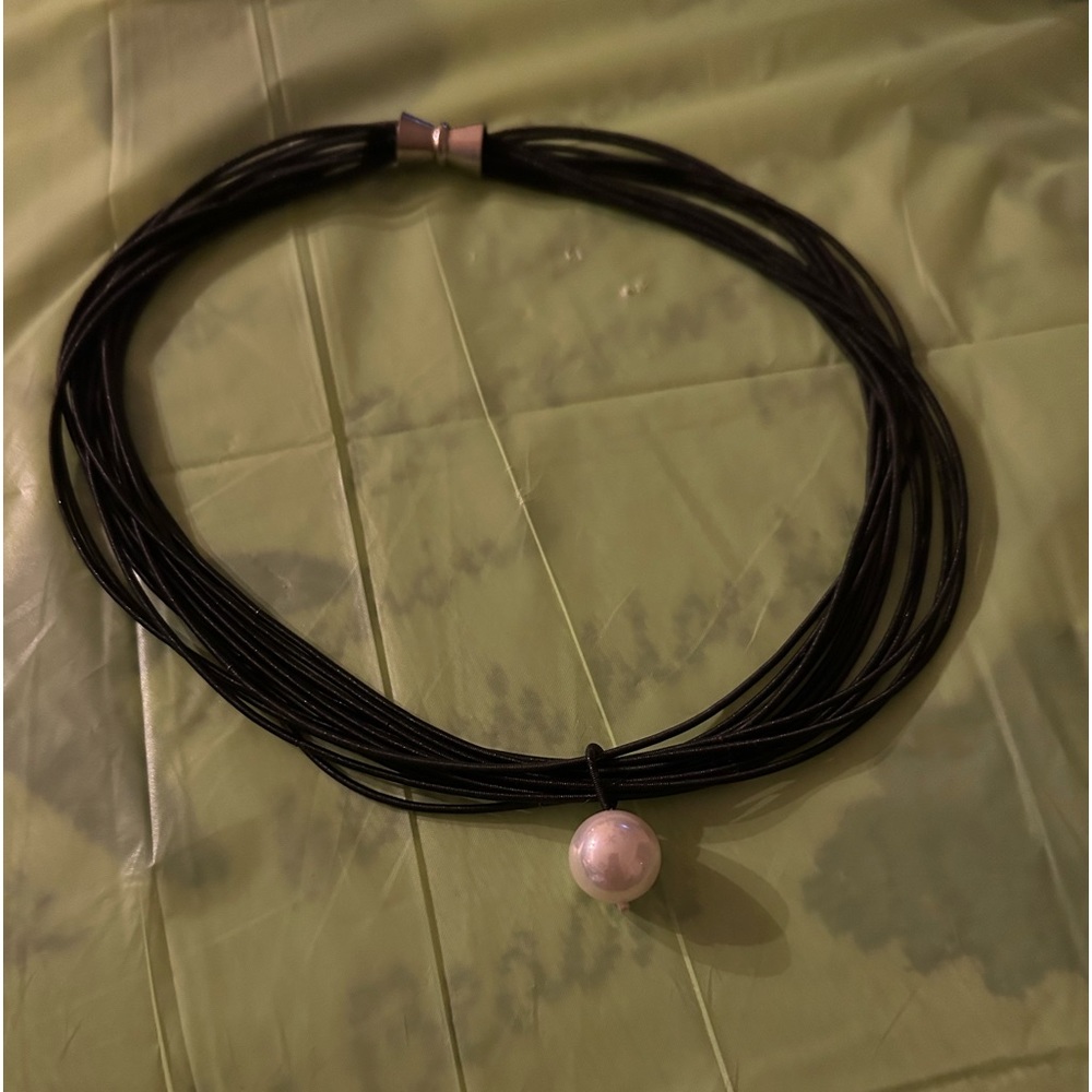 Black rope multiple strands with magnetic closure and pearl necklace NEW